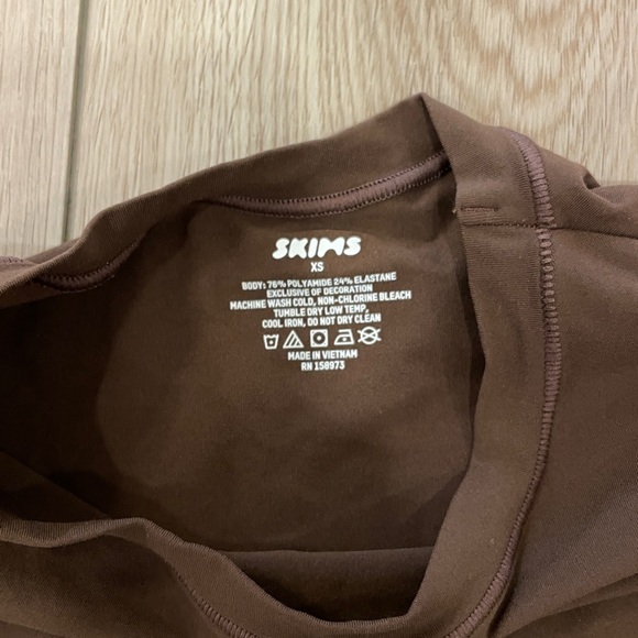 Skims brown tee - Picture 2 of 3